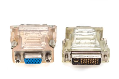 VGA 'dan DVI adaptörlerine beyaz arkaplanda izole edildi