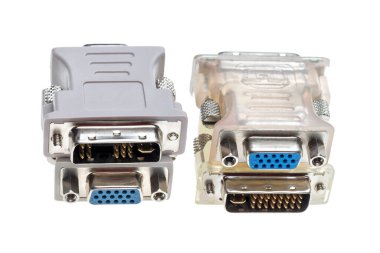 VGA 'dan DVI adaptörlerine beyaz arkaplanda izole edildi