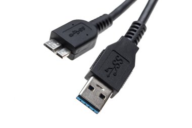 Beyaz arkaplanda usb kablosu
