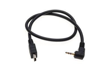 Siyah usb kablosu beyaz arkaplanda izole edildi