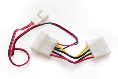 Ana kart güç kablosu beyaz arkaplanda izole edildi