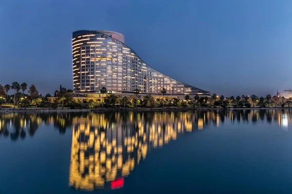 Rio Seyhan Reflexão Estética Edifício Adana Turquia — Fotografia de Stock