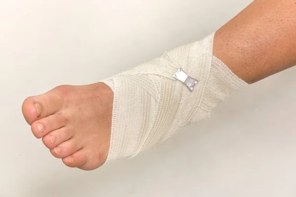 Kvinnlig Hand Med Bandage Vit Bakgrund — Stockfoto