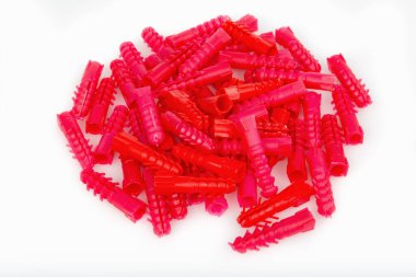 Tahta bir arka planda kırmızı ve beyaz plastik bant ölçüsü