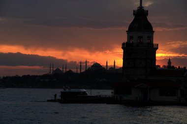 İstanbul, 27 Ekim 2019. Gün batımında bakirenin kulesinin manzarası..