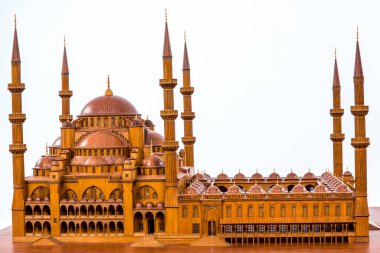 Kutsal üçlünün camii, İstanbul, hindi