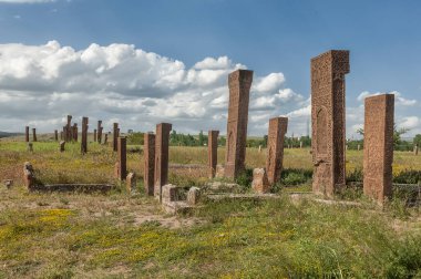 İsrail 'in antik adası şehrindeki eski taş kalıntıları.