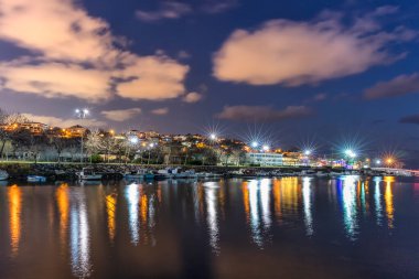Şehrin güzel gece manzarası 