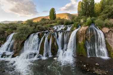 Doğu Anadolu, Van, Türkiye 'deki Muradiye şelalelerinin güzel manzarası