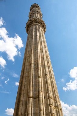 beautiful architectural details in the city 