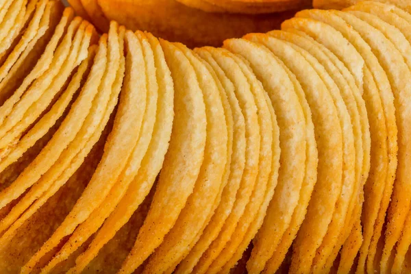 Leckere Kartoffelchips Auf Weißem Hintergrund Nahaufnahme — Stockfoto