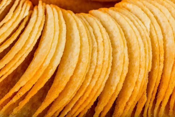 Leckere Kartoffelchips Auf Weißem Hintergrund Nahaufnahme — Stockfoto