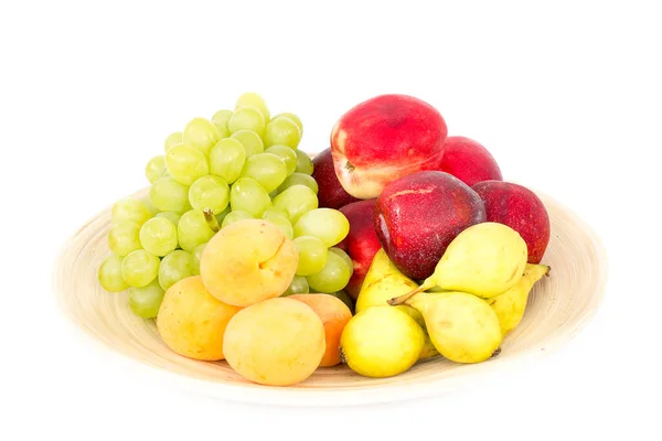 Frutas Frescas Canasta Mimbre Aisladas Sobre Fondo Blanco — Foto de Stock