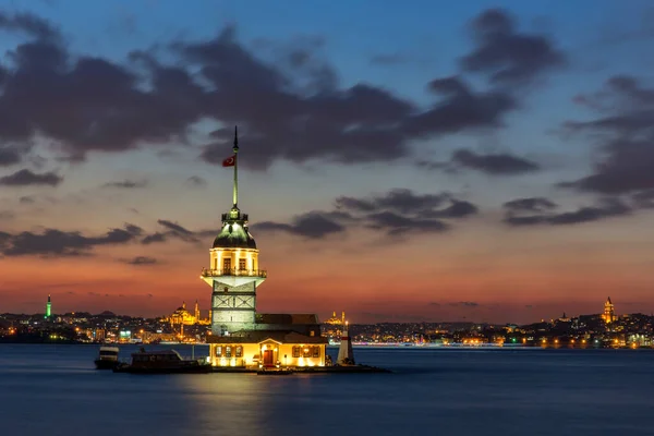 Istanbul Turkey July 2019 Illuminated Maiden Tower Sunset — Foto de Stock