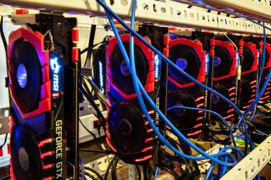 Antalya, Türkiye - 15 Mayıs 2018: MSI GeForce GTX 1080 Ti Oyun GPU Şifreleme sondajı Bitcoin, ethereum ve benzeri dijital kripto para birimleri için madencilik donanımı.