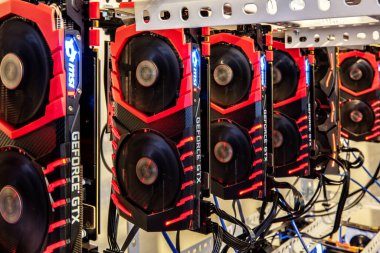 Antalya, Türkiye - 15 Mayıs 2018: MSI GeForce GTX 1080 Ti Oyun GPU Şifreleme sondajı Bitcoin, ethereum ve benzeri dijital kripto para birimleri için madencilik donanımı.