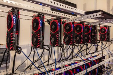 Antalya, Türkiye - 15 Mayıs 2018: MSI GeForce GTX 1080 Ti Oyun GPU Şifreleme sondajı Bitcoin, ethereum ve benzeri dijital kripto para birimleri için madencilik donanımı.