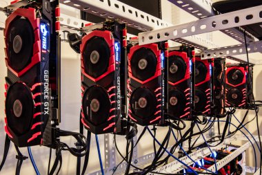 Antalya, Türkiye - 15 Mayıs 2018: MSI GeForce GTX 1080 Ti Oyun GPU Şifreleme sondajı Bitcoin, ethereum ve benzeri dijital kripto para birimleri için madencilik donanımı.