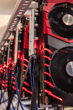 Antalya, Türkiye - 15 Mayıs 2018: MSI GeForce GTX 1080 Ti Oyun GPU Şifreleme sondajı Bitcoin, ethereum ve benzeri dijital kripto para birimleri için madencilik donanımı.