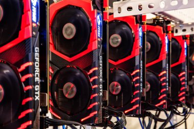 Antalya, Türkiye - 15 Mayıs 2018: MSI GeForce GTX 1080 Ti Oyun GPU Şifreleme sondajı Bitcoin, ethereum ve benzeri dijital kripto para birimleri için madencilik donanımı.