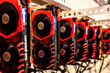 Antalya, Türkiye - 15 Mayıs 2018: MSI GeForce GTX 1080 Ti Oyun GPU Şifreleme sondajı Bitcoin, ethereum ve benzeri dijital kripto para birimleri için madencilik donanımı.