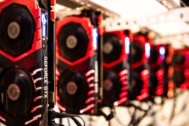 Antalya, Türkiye - 15 Mayıs 2018: MSI GeForce GTX 1080 Ti Oyun GPU Şifreleme sondajı Bitcoin, ethereum ve benzeri dijital kripto para birimleri için madencilik donanımı.