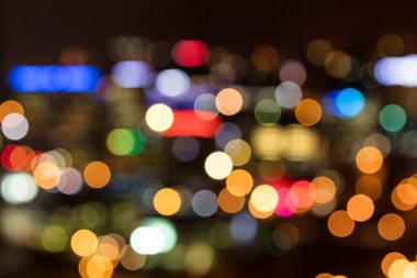 Bokeh ve bulanık ile şehrin soyut arkaplanı.