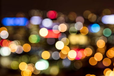 Bokeh ve bulanık ile şehrin soyut arkaplanı.
