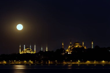 İstanbul 'un gece görüşü, hindi.