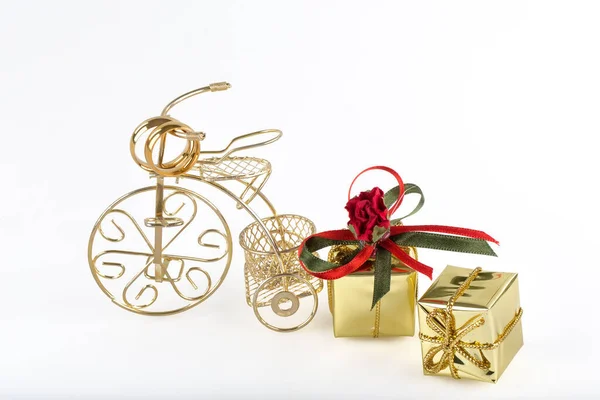 Decorative Golden Bicycle Ribbon White Background — Stockfoto
