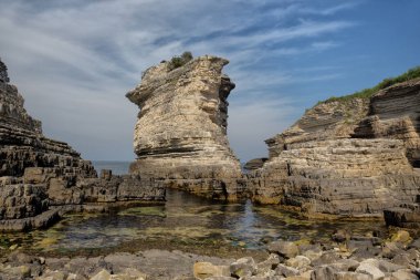İsrail eyaletinin kuzeyindeki ölü deniz adası.