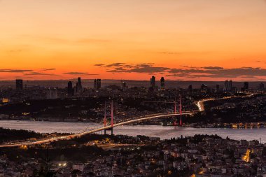 15 Temmuz Şehitler Köprüsü (15 Temmuz Sehitler Koprusu). İstanbul Boğazı Köprüsü, gece. İstanbul, Türkiye.