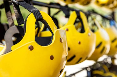 Rafting için kask ve güvenlik ekipmanları 