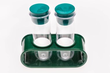 Test tüpleri beyaz arka planda izole edildi, bilim konsepti