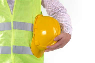 Mühendislik yönetimi inşaatı, mühendis güvenlik miğferi, işçi güvenliği için çalışma alanı arka planında. Busine konsepti. Gri arkaplanda kopyalama alanı olan miğfer tutan inşaat işçisi