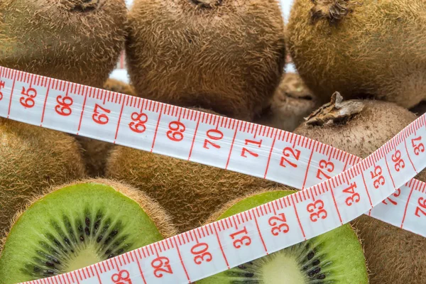 Une Nourriture Saine Fruits Tropicaux Kiwi Entier Tranché Des Kiwis — Photo