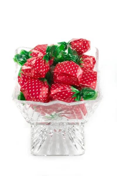 Verse Aardbeien Plastic Doos Geïsoleerd Witte Achtergrond — Stockfoto