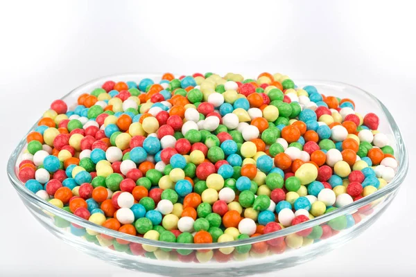 Kleurrijke Snoepjes Een Glazen Schaal Een Witte Achtergrond — Stockfoto