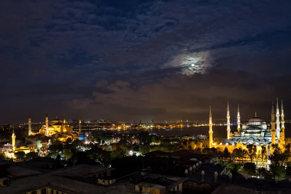 Moon Istanbul Cityscape Illuminated Hagia Sophia Mosque Blue Mosque — Stockfoto