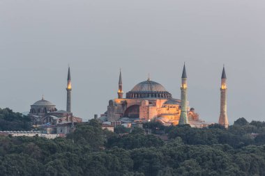 Ayasofya 'nın Günbatımı manzarası resmi olarak Türkiye' nin İstanbul kentindeki Ayasofya Büyük Camii..