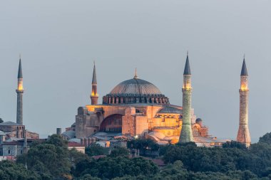 Ayasofya 'nın Günbatımı manzarası resmi olarak Türkiye' nin İstanbul kentindeki Ayasofya Büyük Camii..