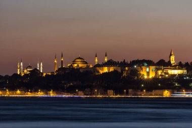 İstanbul 'un gece görüşü, hindi.