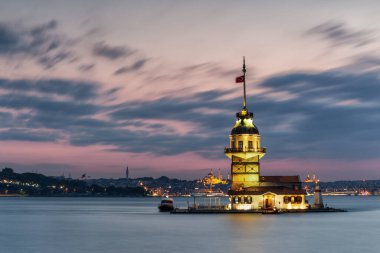 Sunset 'teki Bakire Kulesi (Kiz Kulesi). İstanbul, Türkiye