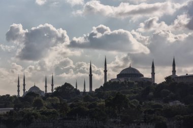 İstanbul manzaralı, hindi.