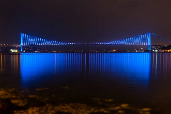Июля Мост Мучеников Теммуз Сехитлер Копрусу Стамбульский Босфорский Мост Ночью — стоковое фото