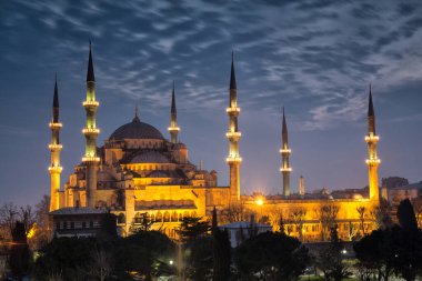 İstanbul 'daki Mavi Cami, resmi adıyla da bilinir, Sultan Ahmed Camii.