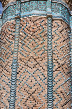 Gok Madrasa ya da Sky Madra. Üstat Ata 'ya atıfta bulunarak medresenin asıl adı Sahibiye' dir. Ama genelde Gök Madrasa olarak bilinir. Mimari adı Kaloyan 'dır. Sivas, Türkiye.