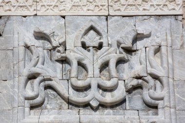 Gok Madrasa ya da Sky Madra. Üstat Ata 'ya atıfta bulunarak medresenin asıl adı Sahibiye' dir. Ama genelde Gök Madrasa olarak bilinir. Mimari adı Kaloyan 'dır. Sivas, Türkiye.