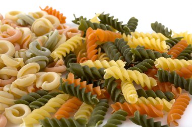 Kuru İtalyan makarnasının çeşitli çeşitleri ve şekilleri. Makarna çeşitleri. Yemek pişirme konsepti. Diyet ve yemek konsepti.