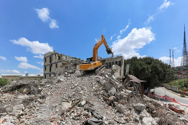Trabajo Excavadora Orugas Excavación Sitio Construcción Durante Demolición Casa Unifamiliar —  Fotos de Stock